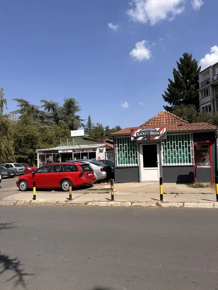 Lokal Kačket i Brada sa ulice, Tomasa Edisona, Sremčica